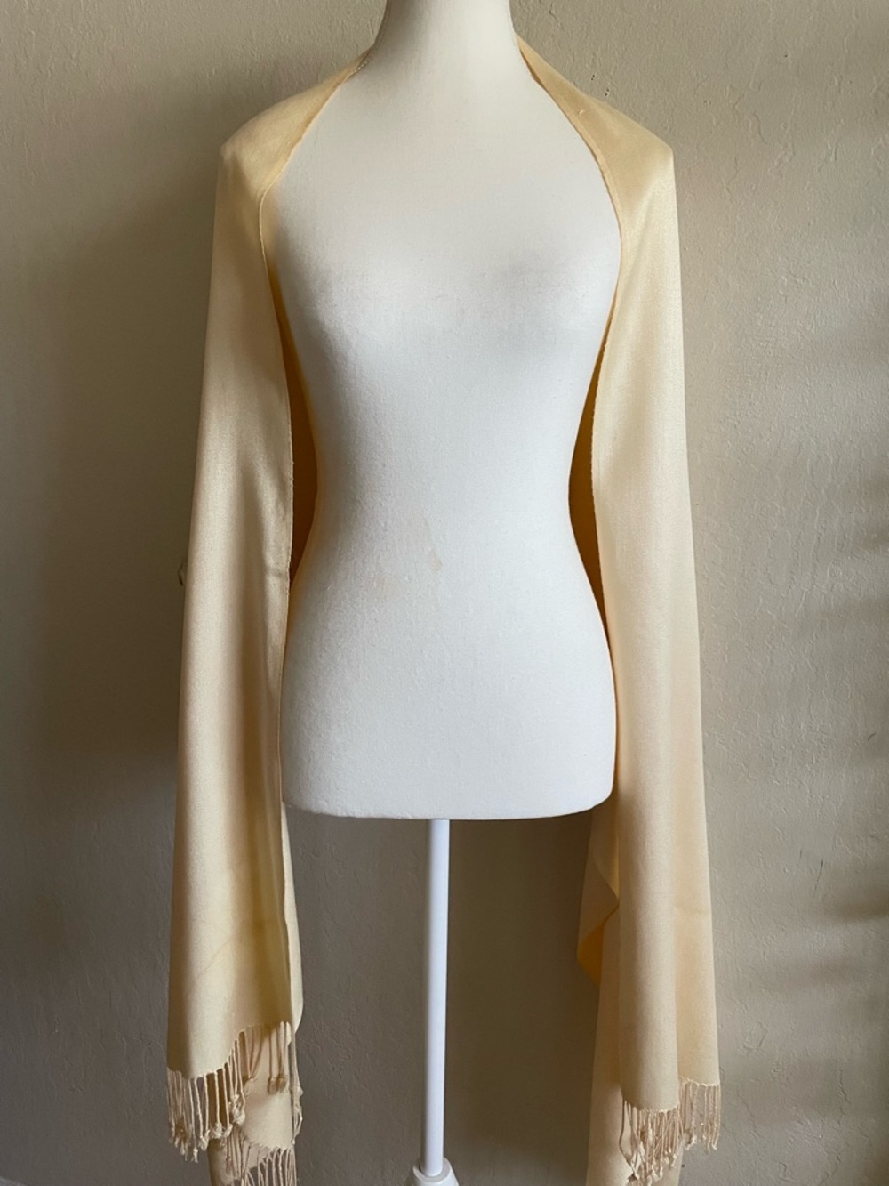 Ivory wrap - Picture 5 of 8